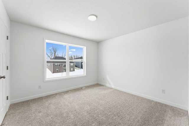 7520 Upper 42nd Street N, Oakdale, MN 55128