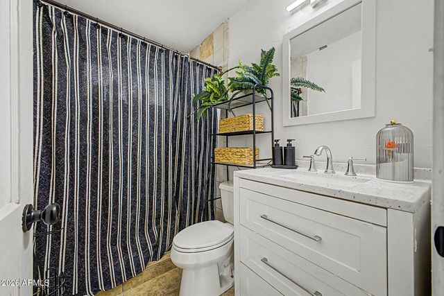 2925 W TURNEY Avenue, Phoenix, AZ 85017
