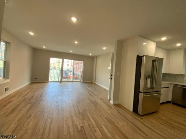 300 Ellison St, Paterson City, NJ 07501