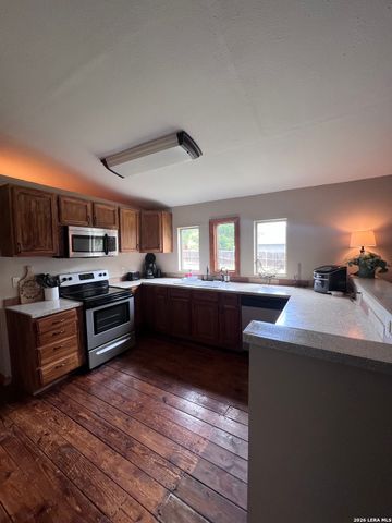 1705 Blueridge Dr, Canyon Lake, TX 78133