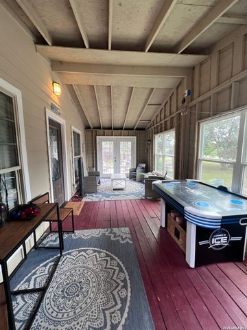 1705 Blueridge Dr, Canyon Lake, TX 78133
