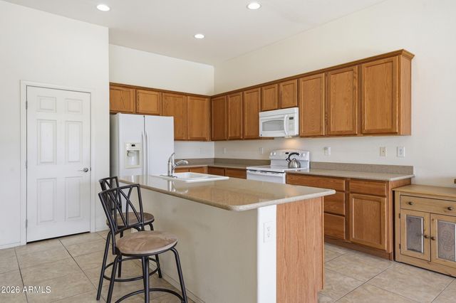 221 W BLUE LAGOON Drive, Casa Grande, AZ 85122