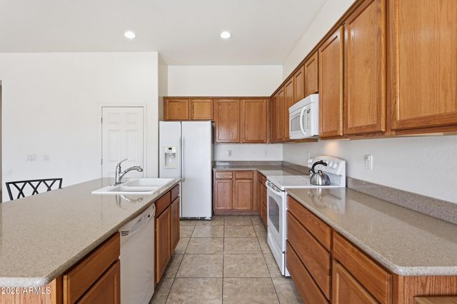 221 W BLUE LAGOON Drive, Casa Grande, AZ 85122