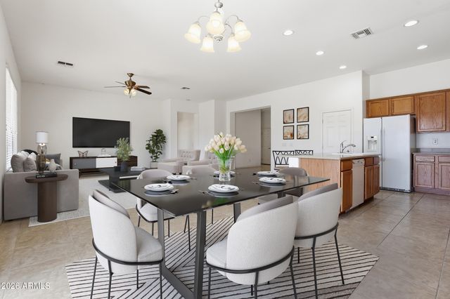 221 W BLUE LAGOON Drive, Casa Grande, AZ 85122