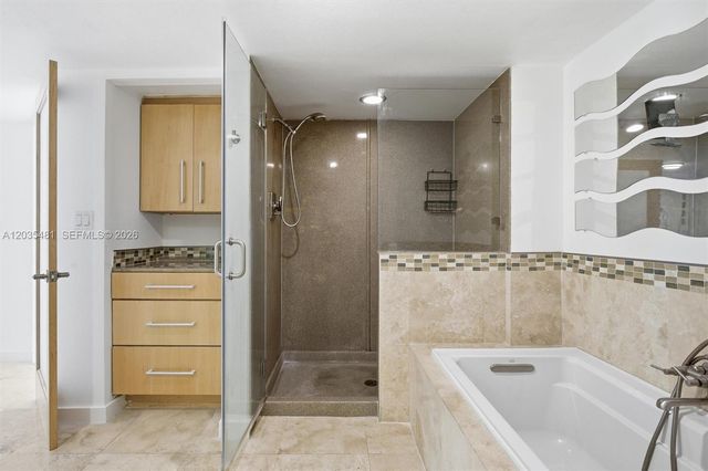 520 SE Brickell Key Drive A1615, Miami, FL 33131