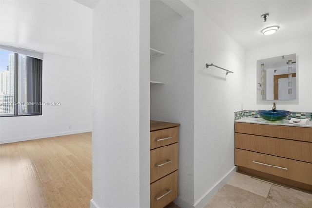 520 SE Brickell Key Drive A1615, Miami, FL 33131