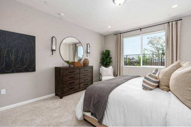6804 E Carmen Avenue, Fresno, CA 93727
