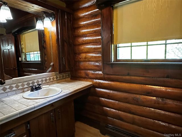 11 Cuomo Drive, Highland, NY 12528
