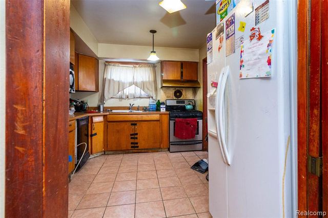 16024 Stratford Drive, Southfield, MI 48075