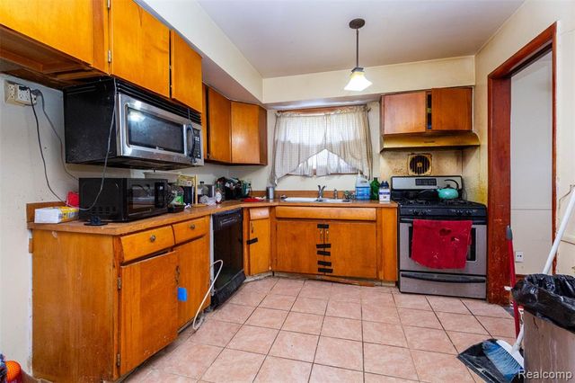 16024 Stratford Drive, Southfield, MI 48075