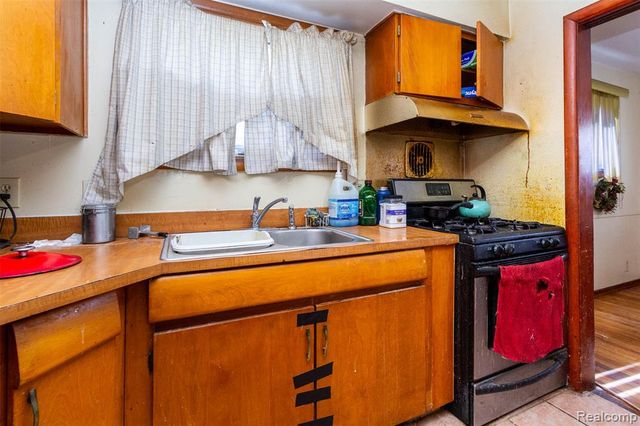 16024 Stratford Drive, Southfield, MI 48075