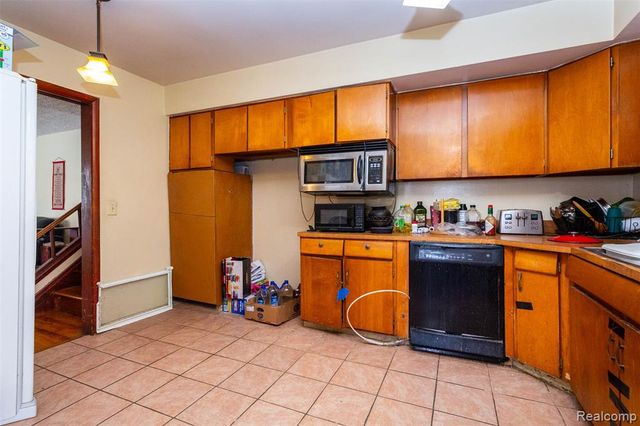 16024 Stratford Drive, Southfield, MI 48075