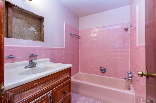 16024 Stratford Drive, Southfield, MI 48075