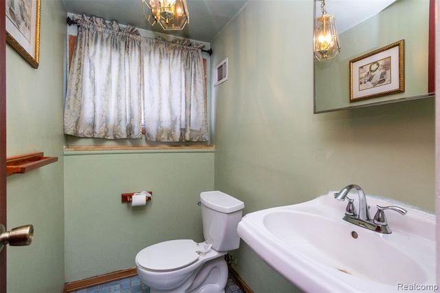 16024 Stratford Drive, Southfield, MI 48075