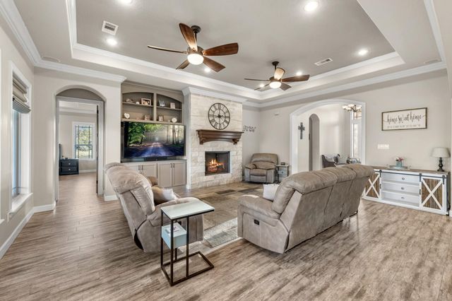 726 Stallion Circle, Angleton, TX 77515