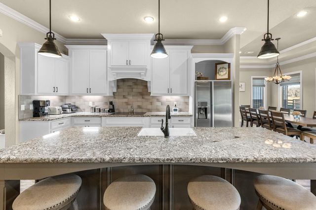 726 Stallion Circle, Angleton, TX 77515