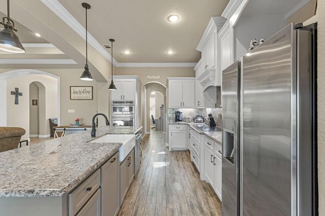 726 Stallion Circle, Angleton, TX 77515