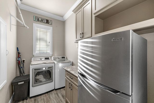 726 Stallion Circle, Angleton, TX 77515