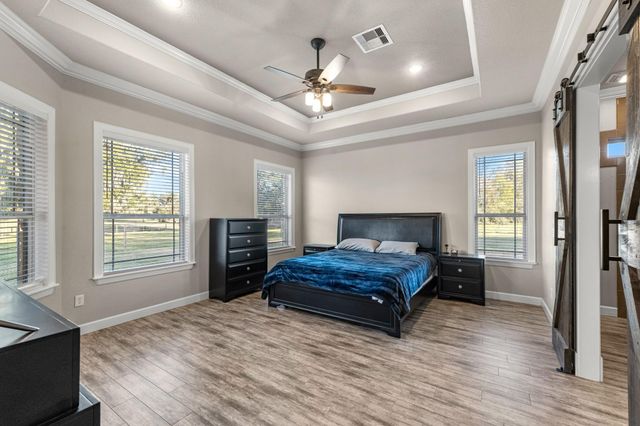 726 Stallion Circle, Angleton, TX 77515