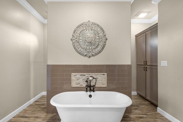 726 Stallion Circle, Angleton, TX 77515