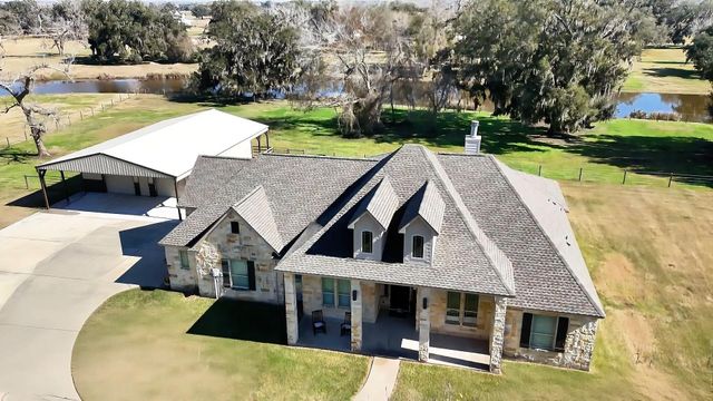 726 Stallion Circle, Angleton, TX 77515