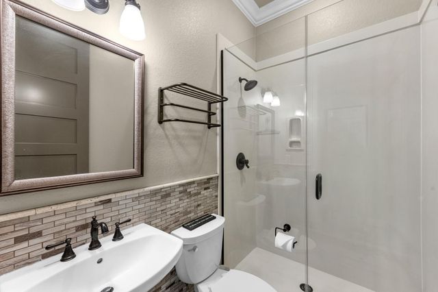 726 Stallion Circle, Angleton, TX 77515