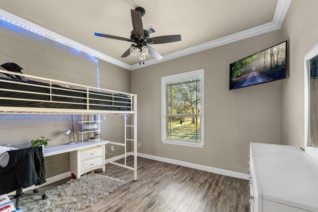 726 Stallion Circle, Angleton, TX 77515