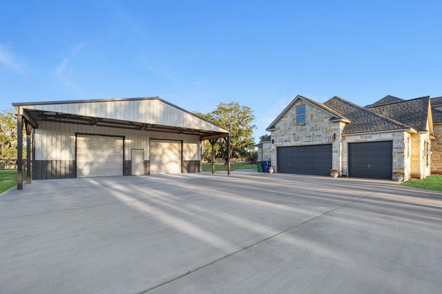 726 Stallion Circle, Angleton, TX 77515