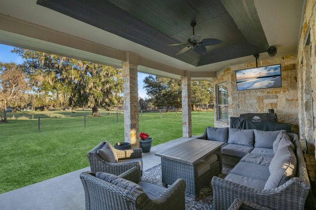 726 Stallion Circle, Angleton, TX 77515