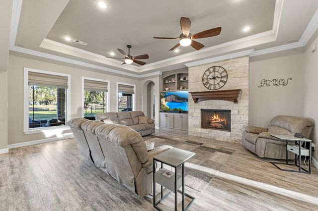 726 Stallion Circle, Angleton, TX 77515