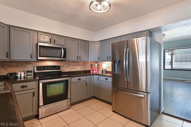 1910 Tudor Street, Cuyahoga Falls, OH 44221