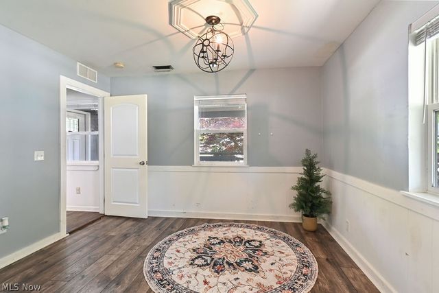 1910 Tudor Street, Cuyahoga Falls, OH 44221