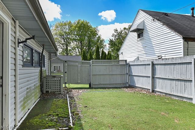 1910 Tudor Street, Cuyahoga Falls, OH 44221
