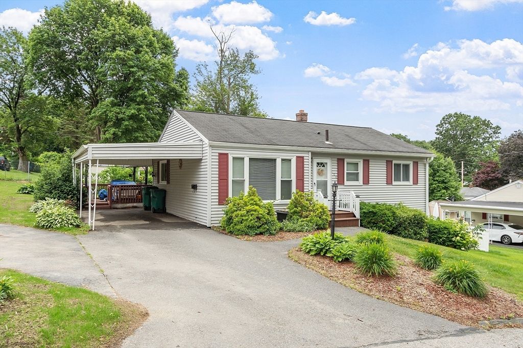 100 Clearview Ave, Fitchburg, MA 01420