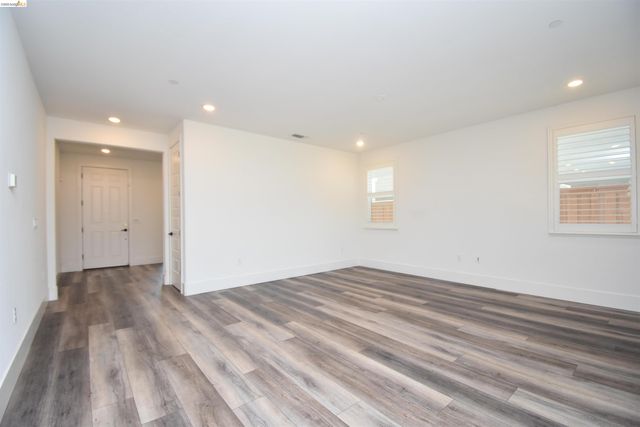 2751 Macabee Dr, Lathrop, CA 95330