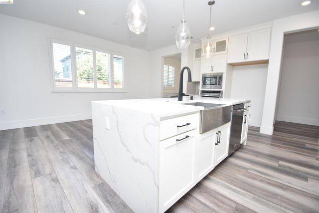 2751 Macabee Dr, Lathrop, CA 95330