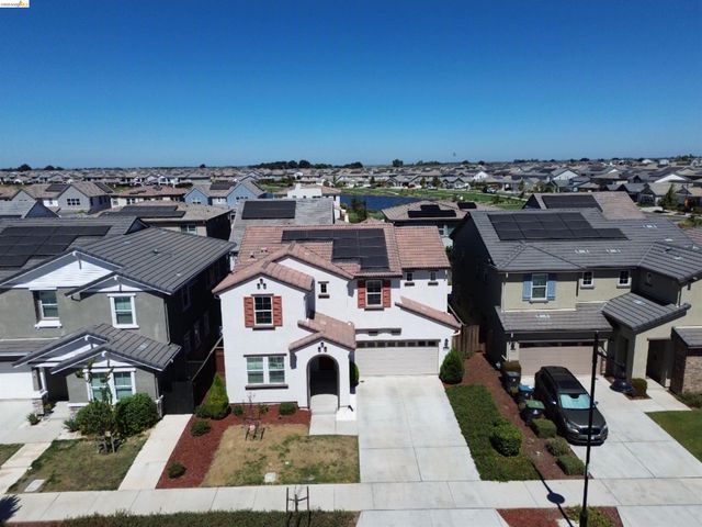 2751 Macabee Dr, Lathrop, CA 95330