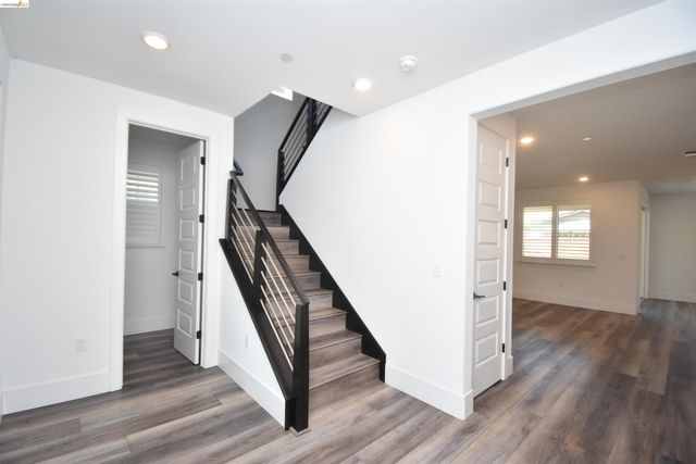 2751 Macabee Dr, Lathrop, CA 95330