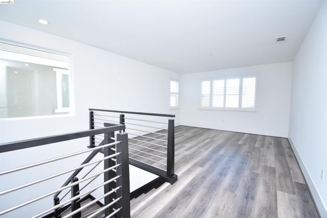 2751 Macabee Dr, Lathrop, CA 95330