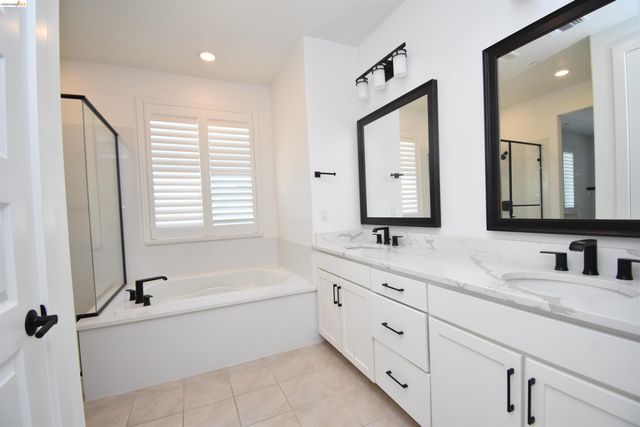 2751 Macabee Dr, Lathrop, CA 95330