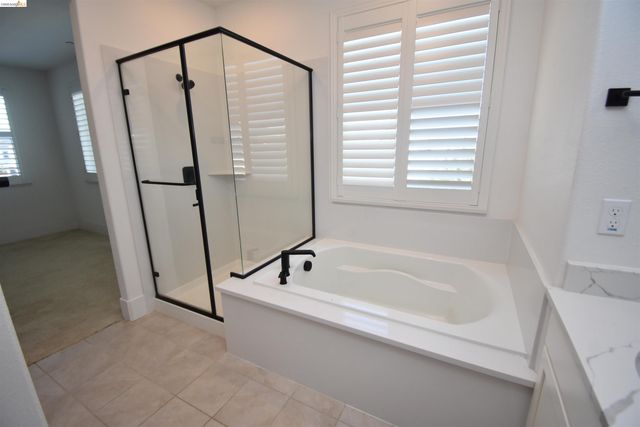 2751 Macabee Dr, Lathrop, CA 95330