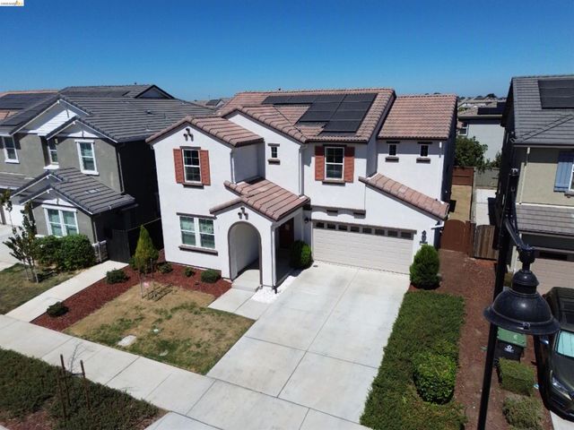 2751 Macabee Dr, Lathrop, CA 95330