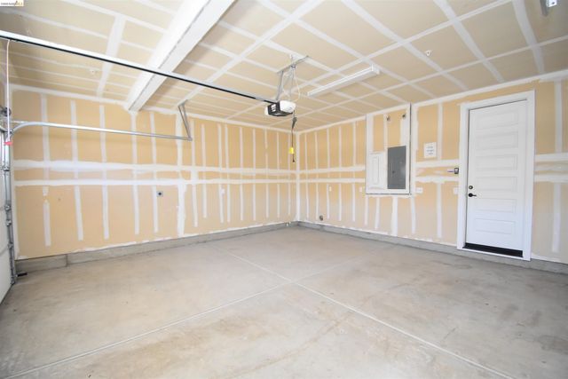 2751 Macabee Dr, Lathrop, CA 95330