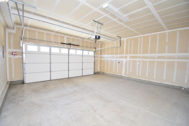 2751 Macabee Dr, Lathrop, CA 95330