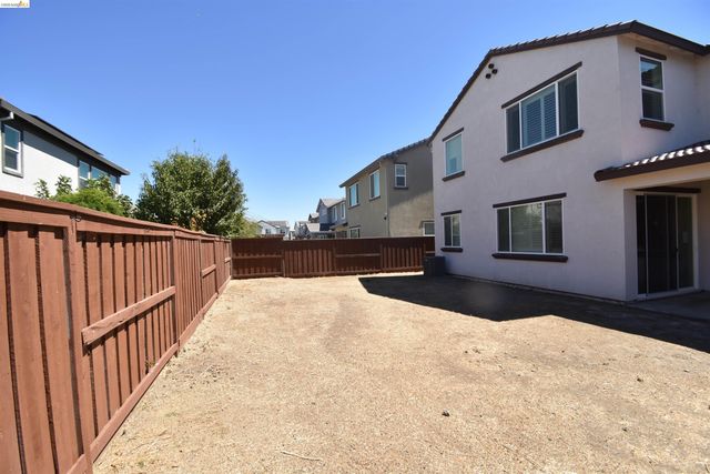 2751 Macabee Dr, Lathrop, CA 95330