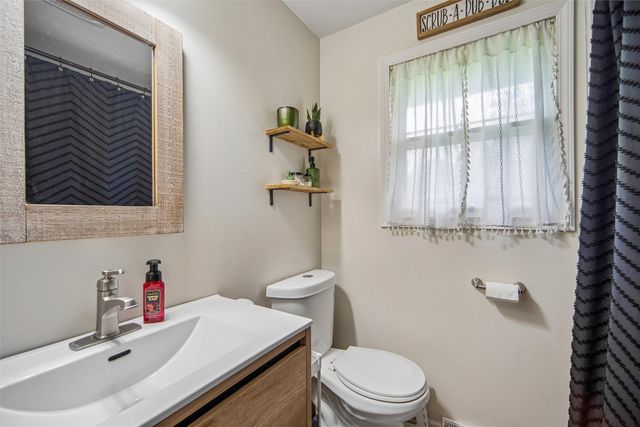 715 Ashworth Drive, Waukee, IA 50263