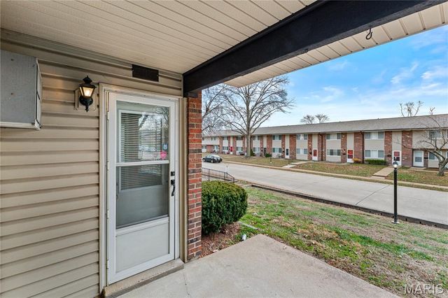 9047 Villaridge Court A, St Louis, MO 63123