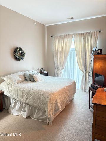406 Kelly Circle, Guilderland, NY 12009