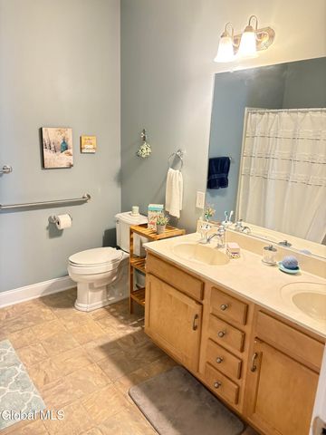 406 Kelly Circle, Guilderland, NY 12009