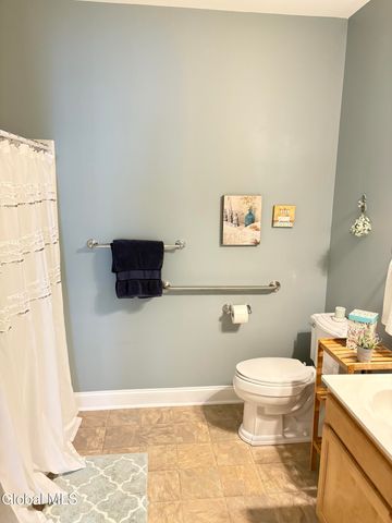406 Kelly Circle, Guilderland, NY 12009